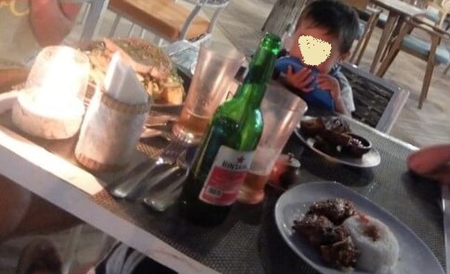 食後フロントでギリトワランガンまでのチャーターボートを手配してもらいます。<br />明日の朝6時にお願いしました。明日は気合い入れて頑張りましょう・・・(;・∀・)<br /><br />旅行記全文<br />http://familyholiday.work/2018/08/24/%E3%82%A4%E3%83%B3%E3%83%89%E3%83%8D%E3%82%B7%E3%82%A2%E3%81%AE%E6%97%8511%E6%97%A5%E7%9B%AE%e3%80%80avia-villa-resort%E6%BB%9E%E5%9C%A89%E6%97%A5%E7%9B%AE/