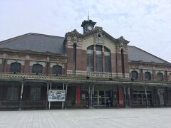 旧駅舎。前回来たときには駅舎内に臨時のコインロッカーがあったのですが、現在は立ち入り禁止となっていました。