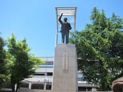 浦佐駅「田中角栄像」