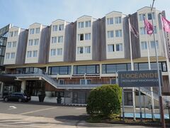 泊まったホテルはHotel Mercure La Rochelle Vieux Port Sud。
港に面したホテルで駐車場無料という条件で選択。