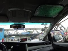 タクシーの中からロンビエン橋や東河門（写真は間に合わなかったけど）
をチェック
暑いからこれで充分～