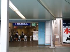 MIHOミュージアムへの道のりは大変なのです。まず、最寄り駅のJR石山駅か、京阪石山駅まで行き、そこから路線バスで片道50分揺られます。路線バスで片道50分？と思いますが、確かに地図で見ても車でそのくらいかかりそうな山の中にあります。ということで、最寄り駅の京阪石山駅に到着。
