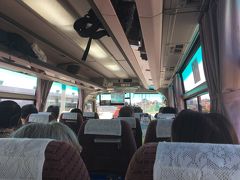 函館空港からは空港シャトルバスを利用。函館駅前経由で終点がWBF函館グランデなので便利

もちろん荷物スペースも座席下に完備している