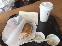 スターバックスで軽めに昼食