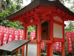 夫婦大國社から更に山側にあるくと朱色が映える金龍神社があります。こちらにも参拝。