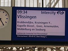 ホテルから最寄りのトラムの駅に行き、アムステルダム中央駅で降り
（１５分ぐらい）。

まず、このトラムも、いろいろあるので、どの路線がいいのか、わからず、グーグルマップや、人に聞いたりと、すったもんだして、時間がかかりました。でも、私は、楽しくて仕方ありませんでしたけどね。主人は、イライラしてましたがね(笑)

中央駅に着き、ロッテルダム行の切符を買い、やっと、駅構内に入れたのが、この時間。あー、疲れるわー(笑)