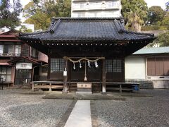 せっかく来たので近くの湯前神社の御朱印を頂こうと寄ってみると、どうも社務所に人の気配が無い。。。

後で調べたところ、来宮神社で頂けるようでした。
今きた坂道を戻って、熱海とは反対の坂道を上って・・・なんてやってたらきっと相方さんが怒り出すと思うので今回は諦めました。

今度、熱海一人旅を計画しようと心に誓うのでした。