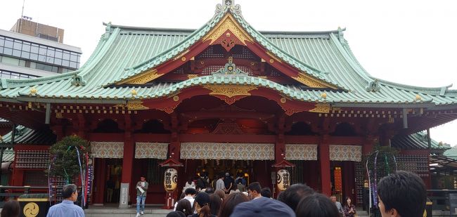 つぎドーン！<br />神田明神です。<br /><br />令和なので大勢の人が参拝に来ています。<br /><br />次はプリンを食べなければ！<br /><br />皆さん何をお願いするのかな。