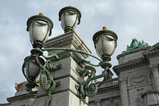 変態メリル君の実力発揮です。<br /><br />タイトル写真なんて、通常の45mm単焦点で撮影して切り出し。<br /><br />そしてこの写真、キレてます。<br /><br />甲冑が日本だと言っていますが、雰囲気はヨーロッパ。<br /><br />チケット1500円ですが、十分価値あり