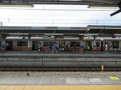 高尾駅で乗り換えます。ここからは東京まで一本、都内で見慣れた電車に乗車します。