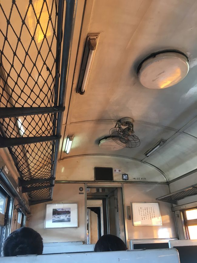 レトロな車内がかわいい♡