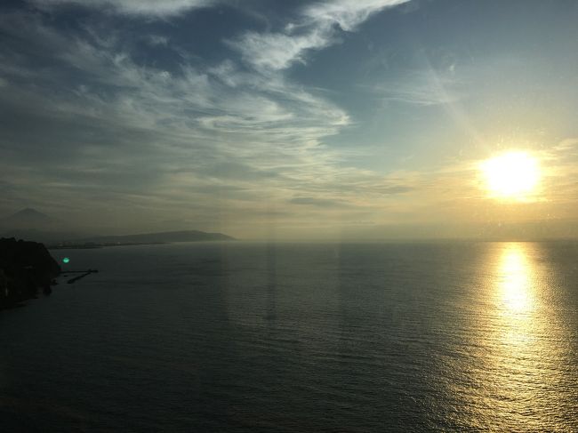 表紙もそうですが、部屋からの絶景です。<br />窓越しでこの美しさ！