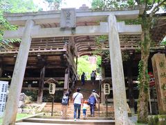 鞍馬寺の境内は広く、
参道の途中には.由岐神社もある。
