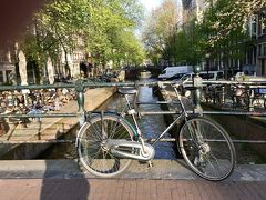 アムステルダムの自転車と運河
絵になるね