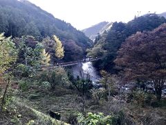 石舟橋へ到着。

秋川渓谷瀬音の湯で足湯につかり、帰りはバスで五日市駅まで向かいました。

全体的には紅葉の色づきは期待したほどではありませんでしたが、森林浴は気持ちよかったです。