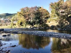 広徳寺を後にして川沿いを歩いて、石舟橋方面へ。