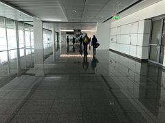 さて、旅の1日目。関空からルフトハンザでミュンヘン乗り継ぎです。関空からドイツへの直行便は、以前はフランクフルトでしたが、この旅の直前からミュンヘンに変わっていました。ミュンヘン空港、初上陸。こぎれいなターミナル。