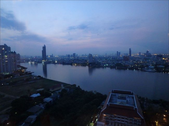 わぁ～<br /><br />チャオプラヤ川の夜明けだ～ (´▽｀) 
