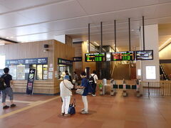 無事にレンタカーを返却し、旭川駅に戻って来ました。

途中、駅前のセイコーマートで買い物も済ませました。

本当は旭川空港から直で帰りたかったですが、異様に航空券が高かったので、面倒ですが帰りも千歳空港からの飛行機です。