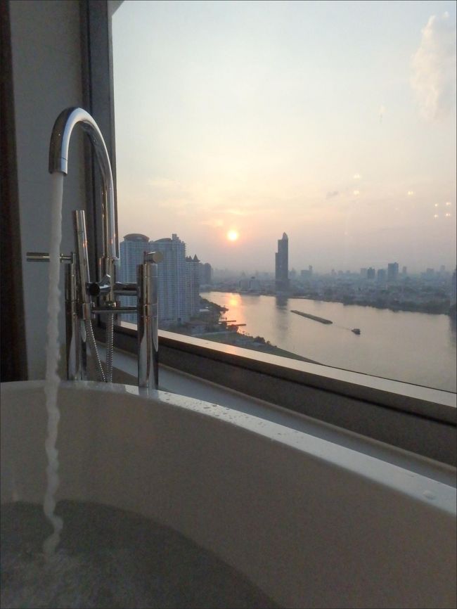 キャーー素晴らし過ぎる！(^▽^)<br /><br />これはもう絶対<br /><br />早起きして、朝陽とともにこのチャオプラヤビューを楽しむべきですね！