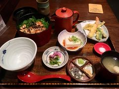 …日も傾いてきた17時過ぎに、五条にあるホテルに荷物を引き取りに伺い、
2泊3日の京都ひとり旅もおしまいです。

新幹線を待つ間に、京都駅にて夕飯をとりました。

くらま 京都アスティロード店
https://tabelog.com/kyoto/A2601/A260101/26003348/
(食べログ様より)

和食が食べたくなり、ふらっと入ったお店でしたが
価格に見合ったボリュームがあり、ゆっくりと食事ができて
良かったです。

最後に、
【かかった費用まとめ】
・朝昼夜ごはん、レンタサイクル:4,920円
・天龍寺／鈴虫寺／常寂光寺:2,300円
・松尾大社／北野天満宮／仁和寺:1,900円

３日目計 9,120円

旅行にかかった合計 61,204円


１０以上もの寺社を２日半かけて周らせて頂いて
宿泊費・移動費諸々含め、6万円でした。

個人的には凄く満足度の高い旅行でしたし、
また時期を変えて同じ寺社に訪れてみたいですね。

本当は紅葉の時期にも行きたいんですが
平日でも相当混んでいますよね・・・
どうなんでしょう。

青もみじは、紅葉と比べると
見落とされがちだとは思うんですが
緑の魅力も本当にたくさんあります。

この旅行記が
京都を訪れる人・５～６月の緑がきれいな時期に
旅をしてみたい人のお役に立てれば幸いです。

以上、青もみじと新元号御朱印めぐりの忘備録でした！
最後まで読んでくださり、ありがとうございました。

