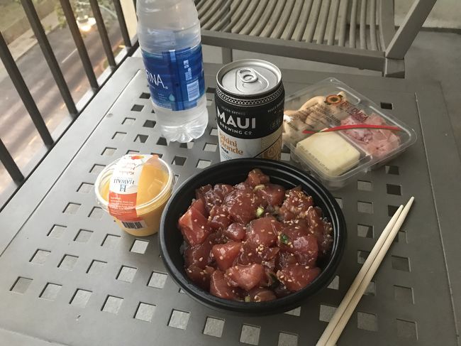 ポキ丼の他にも色々買って<br />しまった、、、<br />食べすぎ、飲みすぎ注意です。