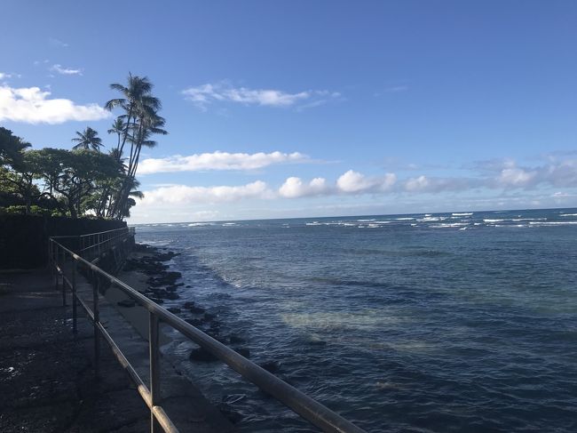 海沿いを歩けるので進んでみましょう。