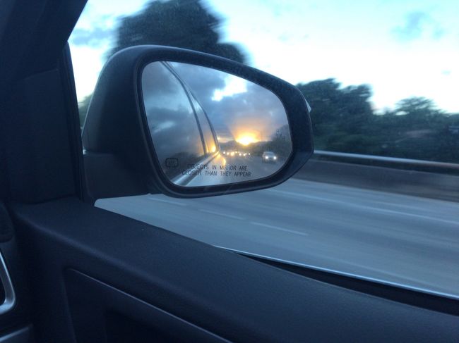 反対方向で見れないのですが<br />後ろに見える夕日がとんでもなく<br />綺麗でした！<br />（サイドミラーからですが）