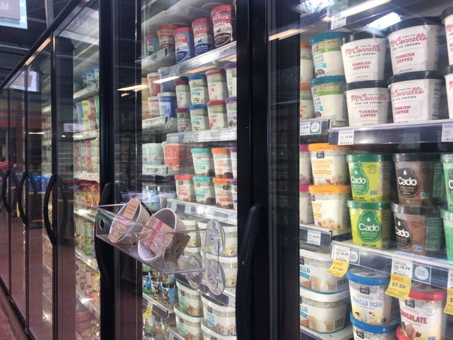 モールをうろちょろし、ホールフーズで<br />お土産を物色。<br /><br />アイスクリームの種類がこんなにある、、、<br />でもとけるし、食べきれないし、、、我慢です。<br /><br />帰りもバスでしたが、行きよりも乗れる<br />バスが多いのでそんなに待たずに乗車<br />できました。