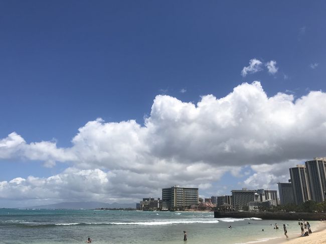 いい雲です！<br /><br />とうとうグループ観光客が<br />近くで騒ぎ始めたので、そろそろ行くかーと<br />歩きます。