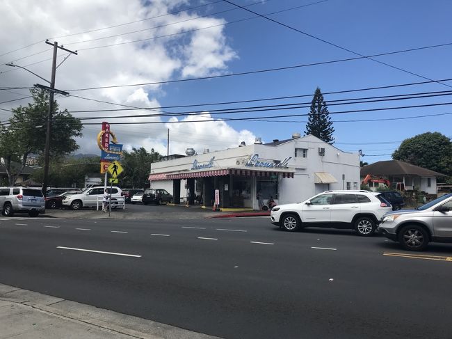 さぁカフェカイラ目指して<br />もう一頑張り！<br /><br />写真は、Safewayからすぐ近くにある<br />レナーズ・ベーカリー。<br />まだ一度も行ったことない。<br />混んでいます。