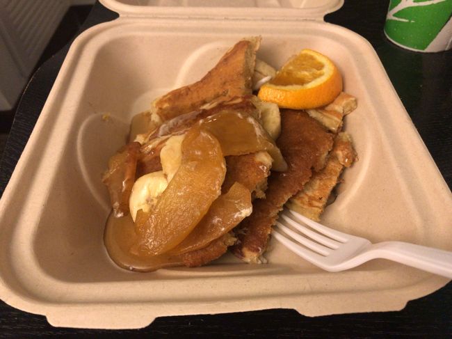 ちょっとパンケーキのあまりも<br />パッ！え、冷めても美味しい！！！<br />恐るべし、カフェカイラです（笑）。