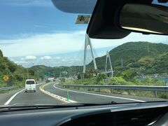 島を渡って、広島県の因島を目指します。海を見ながらドライブ、気持ちがいいです。