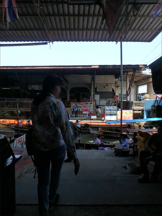 そして<br /><br />そのままポンさんのあとについて<br /><br />奥まで進んで行くと・・