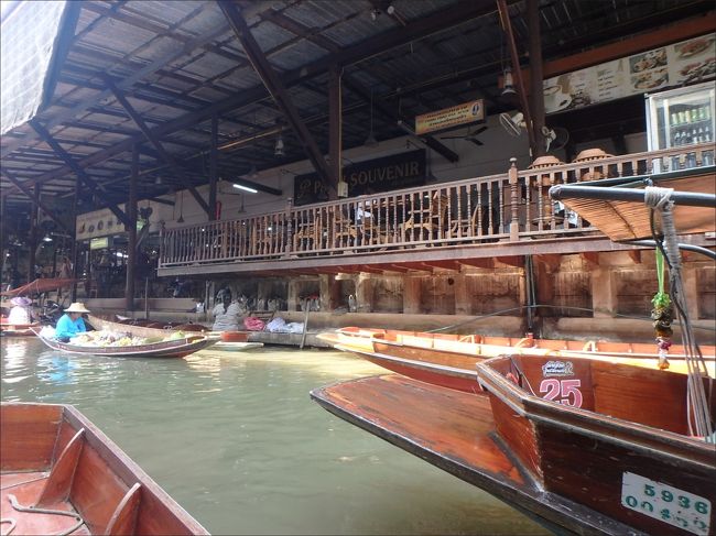 当時は運河沿いに高床式の家を建てて、商人たちが暮らしを営んでいたんですね～。