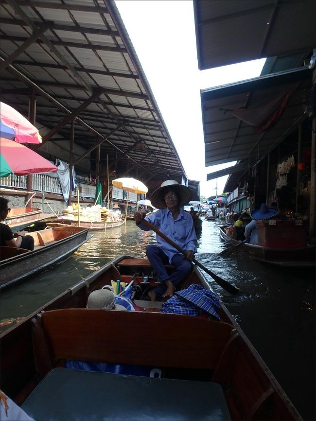 私の舟の船頭さんのオバチャン。<br /><br />この道何十年なんだろう。カッコいいなー。