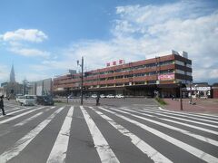 レトロ感のある釧路駅。
写真の左に見えているチャペルのすぐ先が今日のホテルです。