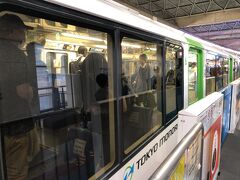 　日暮里駅から浜松町駅へ、モノレールに乗り換えます。
