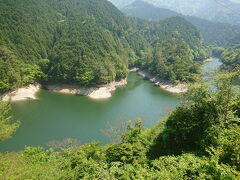 少し走ると別子ダム湖がみえました。