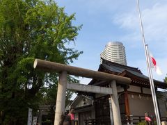 同じ通り沿いにある飛木稲荷神社へ向かいます。

すぐそばにある高木神社が混雑していても、こちらへ足を運ぶ方は少ないと思われます。参拝客は数人だけでした。