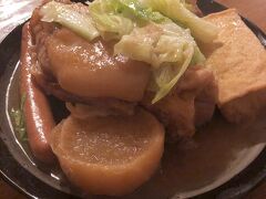 この日の夜は前回石垣島に来た時に行けなかったおでん屋さんメンガテーへ。
地元の人しか入れなさそうな雰囲気があったのですが、空いていたので入ってみました。
メニュー数はあまり多くありません。
おでんの盛り合わせを注文しました。
味がしっかり染み込んでいて美味しかったです！