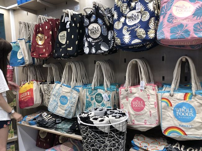 ホールフーズマーケット２Fに行き、エコバッグをみます。<br />お洒落なバッグが沢山あります。<br />