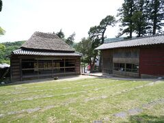 春日神社の境内にある中山農村歌舞伎舞台。