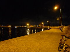 夜の蚵仔寮漁港