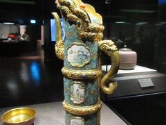 18世紀の乾隆帝時代の壺。