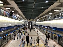 忠孝復興駅から板南線で3駅先の台北駅へ。
初めは迷いますが、慣れてしまえば日本と変わらんですね。