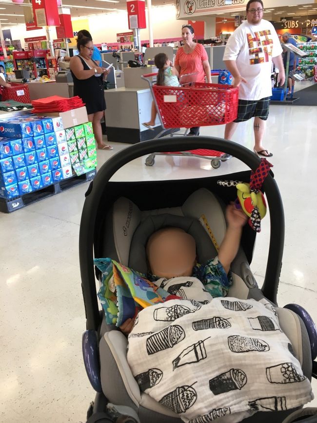 Kマート。ここでハワイ島はプラスチックバッグ(ビニール袋)は全面的に禁止だということを知る。優しいレジのお兄さんが、ウミガメが人が捨てるビニール袋を食べてしまったりするのが問題になっているのだよ～と教えてくれました。<br />環境保護に疎いアジア人！という感じで恥をかきましたが、知れて良かった～。オーガニックスーパーではエコバッグを買って使っていたりペーパーバッグに入れてくれたので気づかなかった！