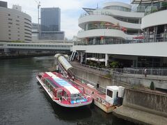 横浜駅東口からシーバス

横浜駅東口より横浜ベイクォーターのシーバス乗り場へ5分余り。