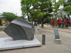 湯田温泉出身の有名人・中原中也の歌碑もあります。