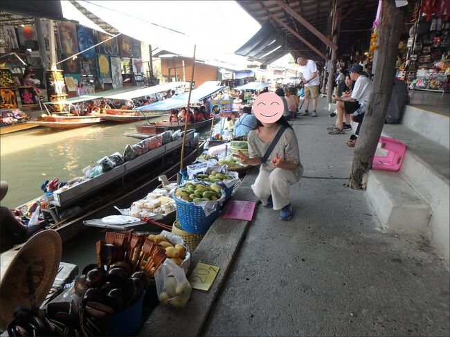 舟を降りたところで<br /><br />ポンさんに撮ってもらいました。